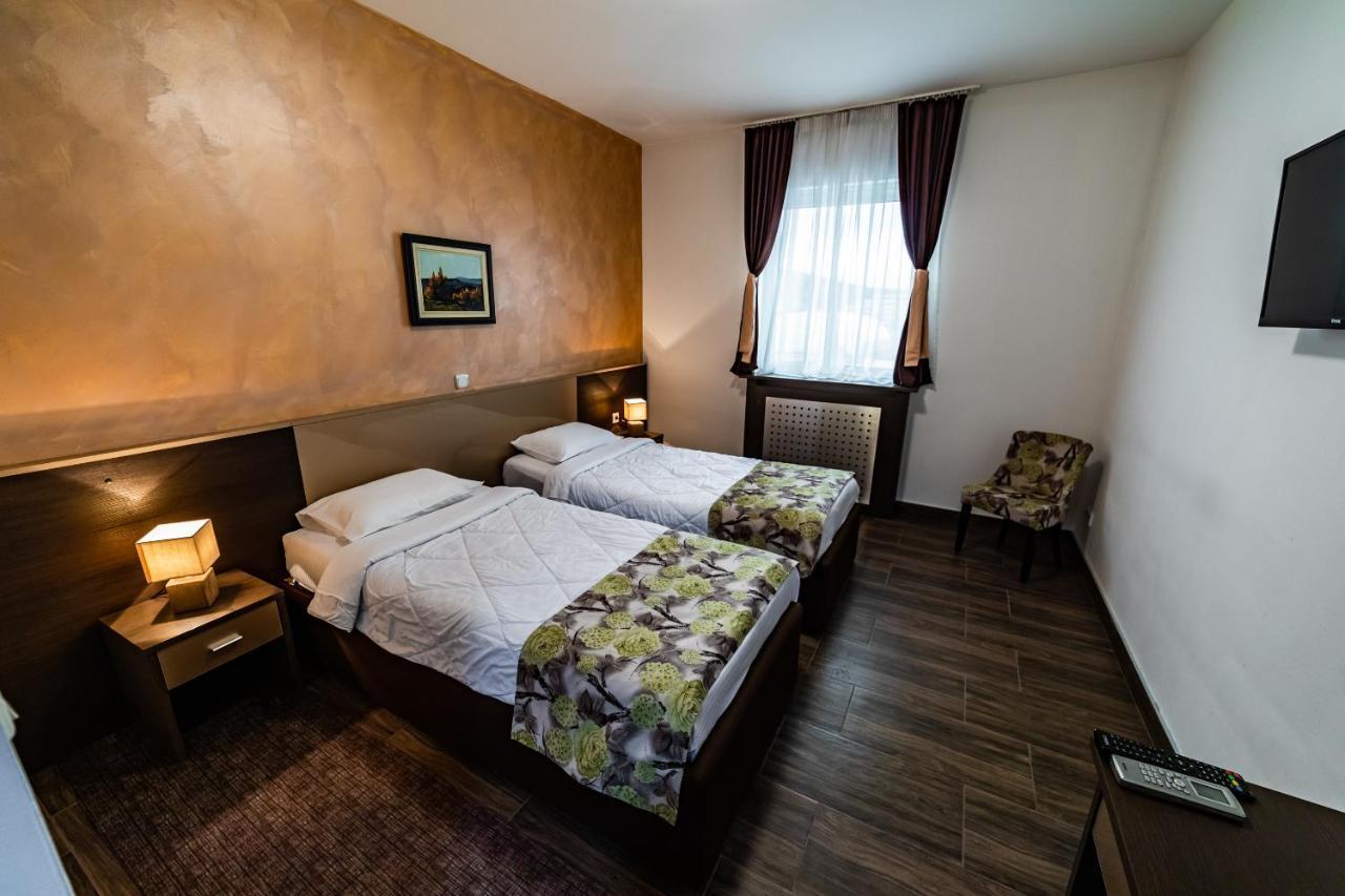 Hotel Albo Bor Zewnętrze zdjęcie